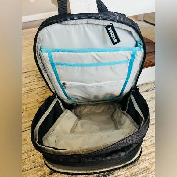 New Thule EnRoute18 Black Backpack - Picture 3 of 4